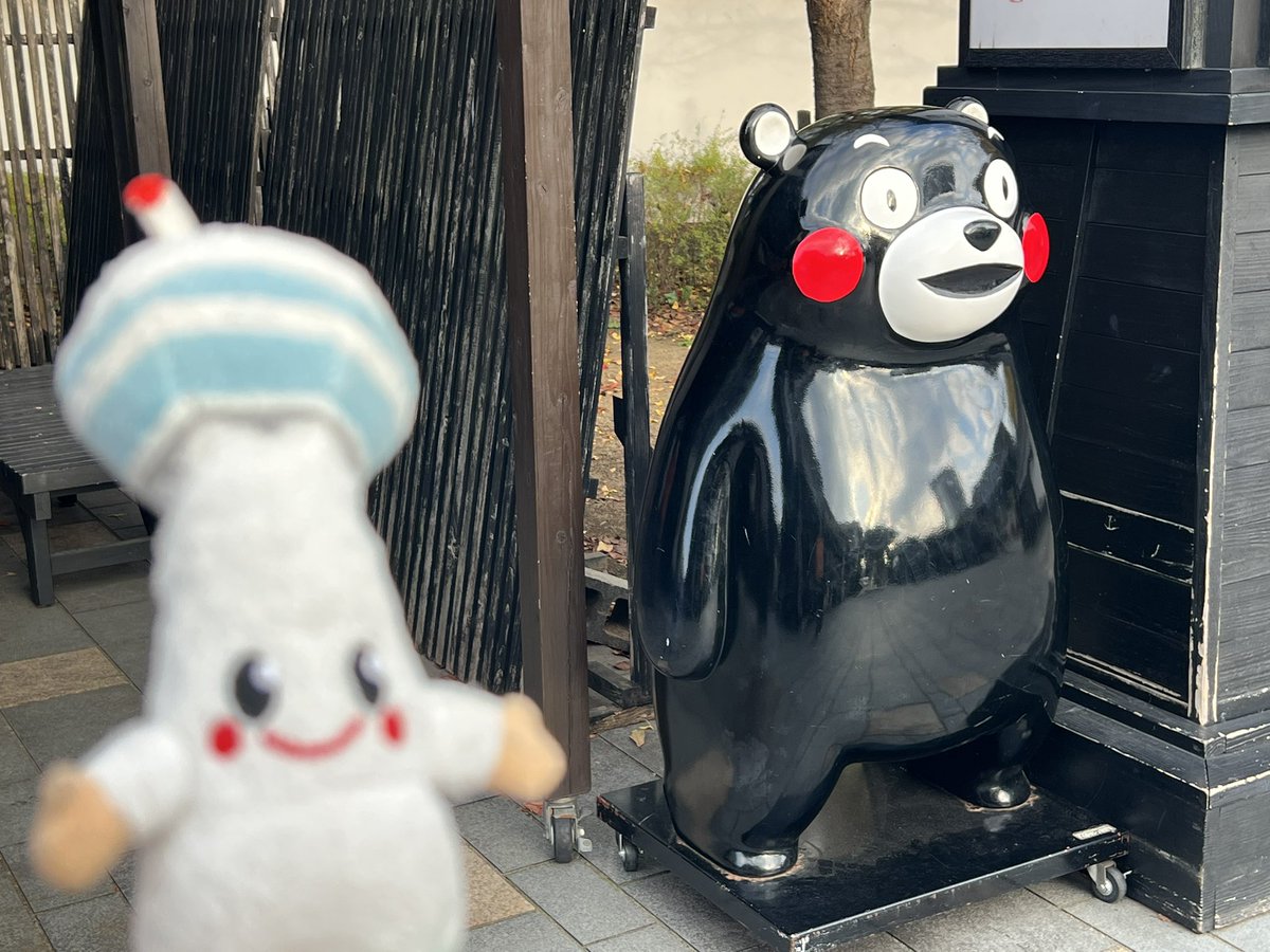 壁IΘ•｡) < あ、そいえば、熊本城に、くまモンパイセン氏いたごー
