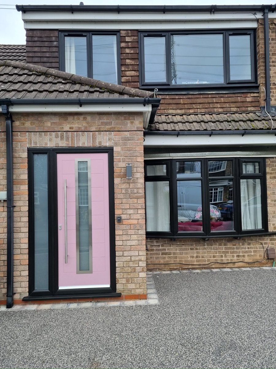 mcrwindows's tweet image. A splash of pink 💗

Pink done right = instant kerb appeal.

Free quotes: 0800 232 1714
manchesterwindowsltd.co.uk

#ManchesterWindows #PinkDoor #DoorColour #FrontDoorInspo #CompositeDoor #KerbAppeal #HomeAesthetic #WindowsAndDoors #UKHomes