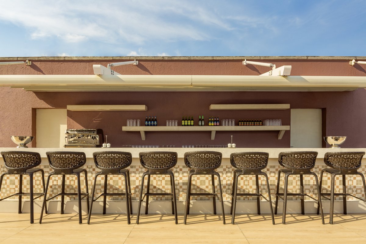 FPIkotEkpene's tweet image. Join us at the pool bar from 5pm for Happy Hour delights — enjoy 50% off all beers as the sun sets.
#HappyHour #PoolBar #50OffBeers