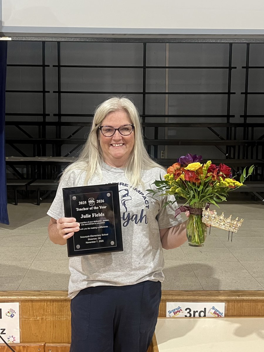 ShawneePublic's tweet image. Celebrating Sequoyah Elementary’s Teacher of the Year! 🥁🥁 

Congratulations to Ms. Julie Fields, 1st Grade! 💙✏️ Ms. Fields brings energy, kindness, and incredible dedication to her classroom each day.

#ShawneeStrong #GoWolves