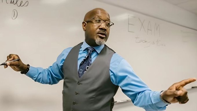 Awuor_2's tweet image. Class, what we are seeing here is a lexical error. The writer has chosen the wrong word. Instead of various, which means ‘different kinds,’ they should have used viral, which means ‘widely spread online.&apos; Therefore, it should read: ‘The fact that this tweet went viral is crazy.’