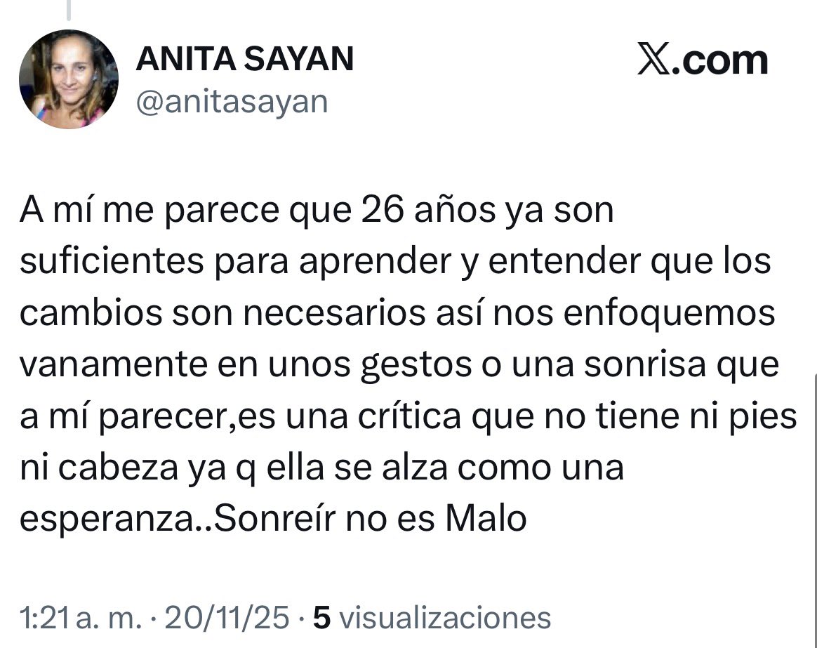 ¿En serio <a href="/anitasayan/">ANITA SAYAN</a> usted piensa que la crítica es a la sonrisa? ¿Eso fue lo que interpretó?

El texto va más allá de eso y trata de expresar el vacío que observo para aprovechar las oportunidades por estar escogiendo liderazgos insuficientes.

Sin embargo, ya que a usted lo