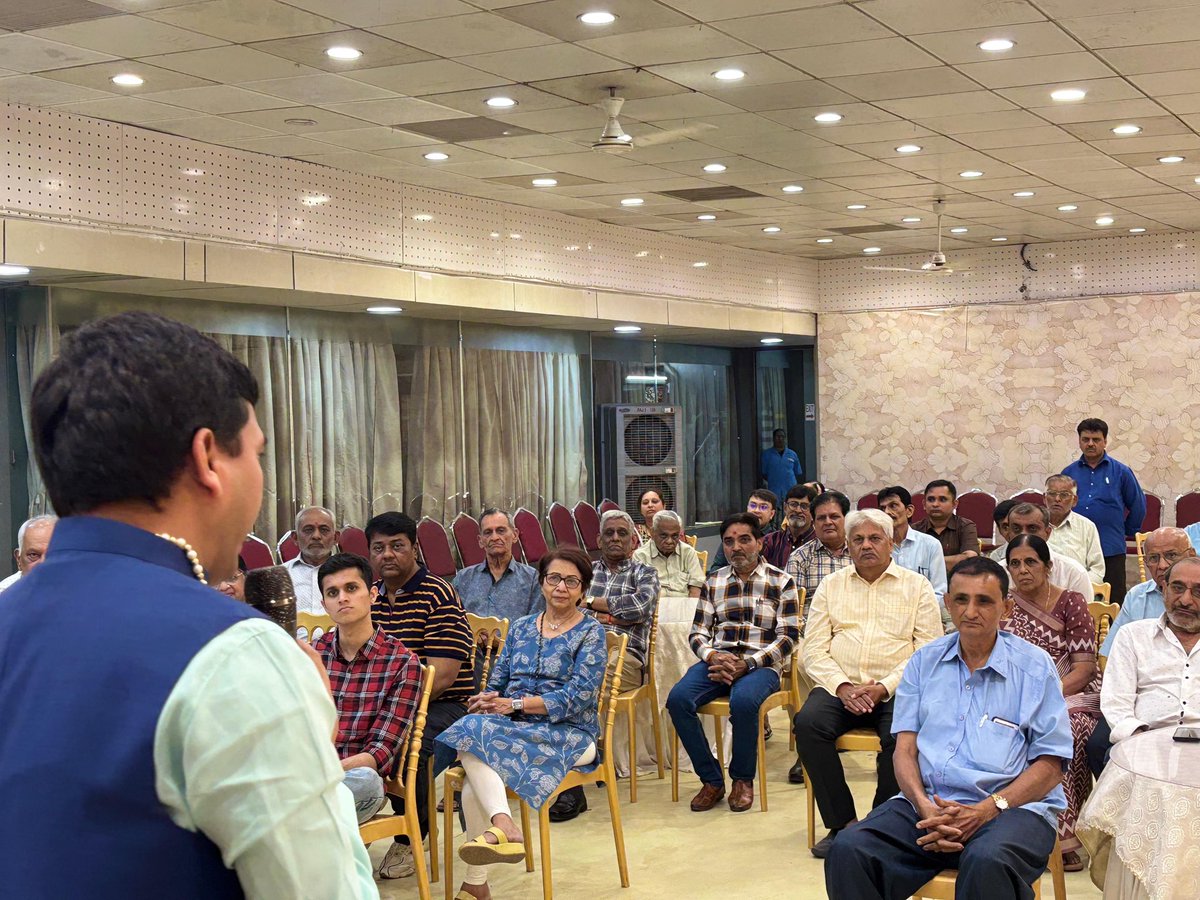 pawantripathi_'s tweet image. विश्‍वकर्मा बाग़ द्वारा विलेपार्ले क्षेत्र में आयोजित स्वागत समारोह में शामिल हुआ। 
इस अवसर पर श्री बिमल भूता जी, श्री तुषार कत्रेचा जी, नगरसेवक श्री अनीश मकवानी जी सहित मान्यवर ।