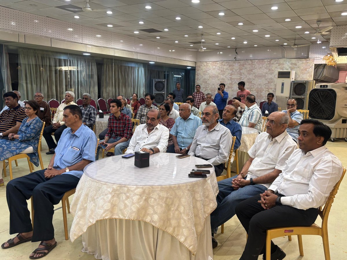 pawantripathi_'s tweet image. विश्‍वकर्मा बाग़ द्वारा विलेपार्ले क्षेत्र में आयोजित स्वागत समारोह में शामिल हुआ। 
इस अवसर पर श्री बिमल भूता जी, श्री तुषार कत्रेचा जी, नगरसेवक श्री अनीश मकवानी जी सहित मान्यवर ।