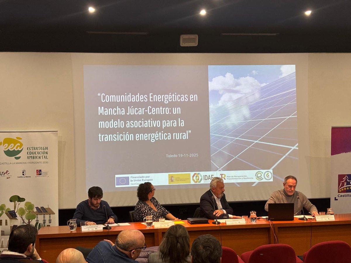 💡#ManchaJúcarCentro presentó su modelo de comunidades energéticas en el Foro Retos y Oportunidades en Sostenibilidad Local.
🎙️El gerente destacó que los GDR tienen un papel clave y deben aspirar a ser desarrolladores integrales de estas comunidades. 
ℹ️ tinyurl.com/hukeu879