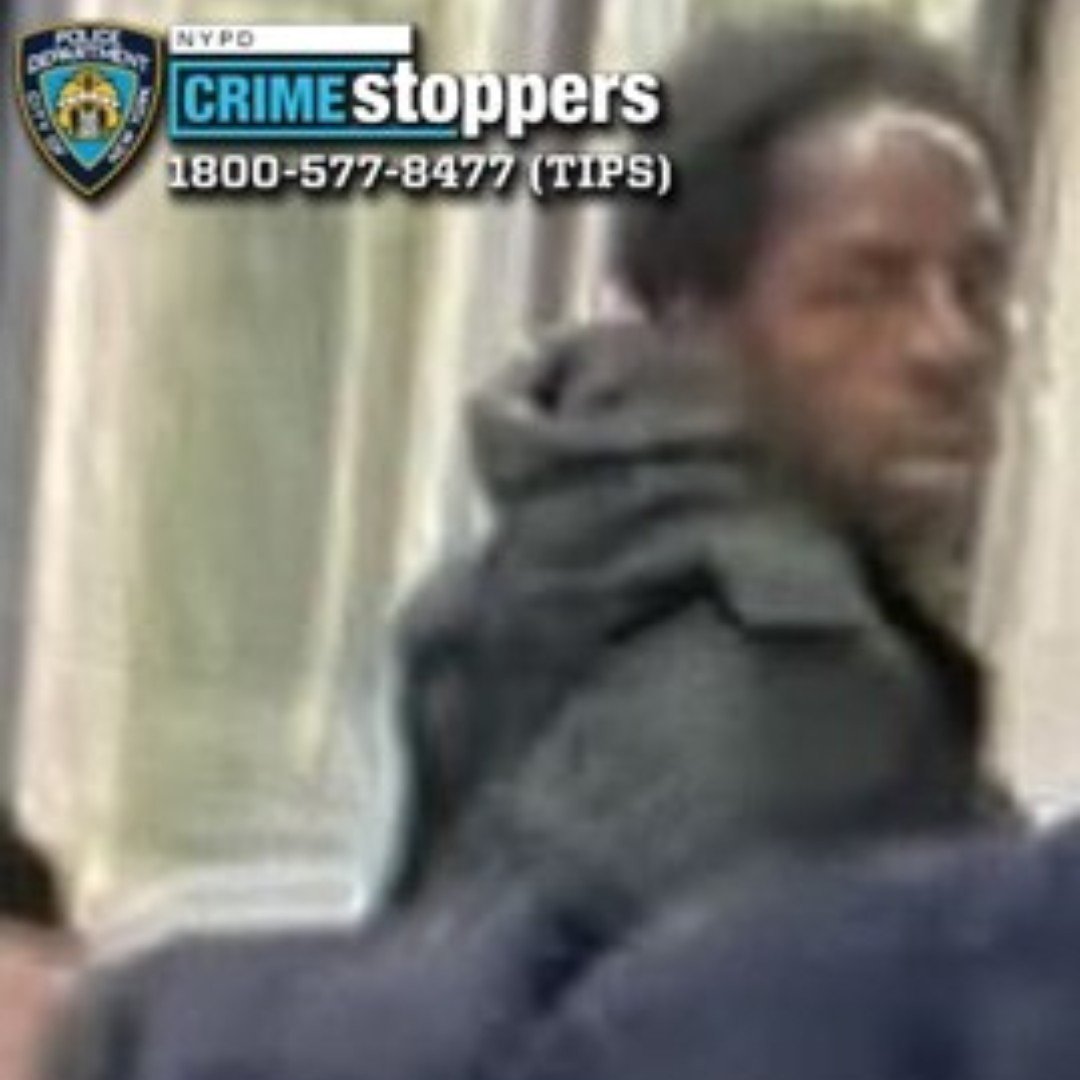 Crime_In_NYC's tweet image. On Wednesday, November 19, at approximately 3:15 P.M., on the southbound “E” train platform at the Union Turnpike-Kew Gardens subway station, an unidentified individual approached a 42-year-old man from behind and slashed him in the forehead.

The same individual then approached…