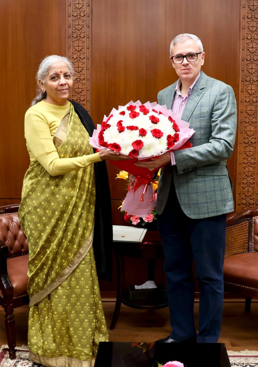 nsitharamanoffc's tweet image. Shri @OmarAbdullah, Hon&apos;ble Chief Minister of Jammu &amp;amp; Kashmir, calls on Smt @nsitharaman.