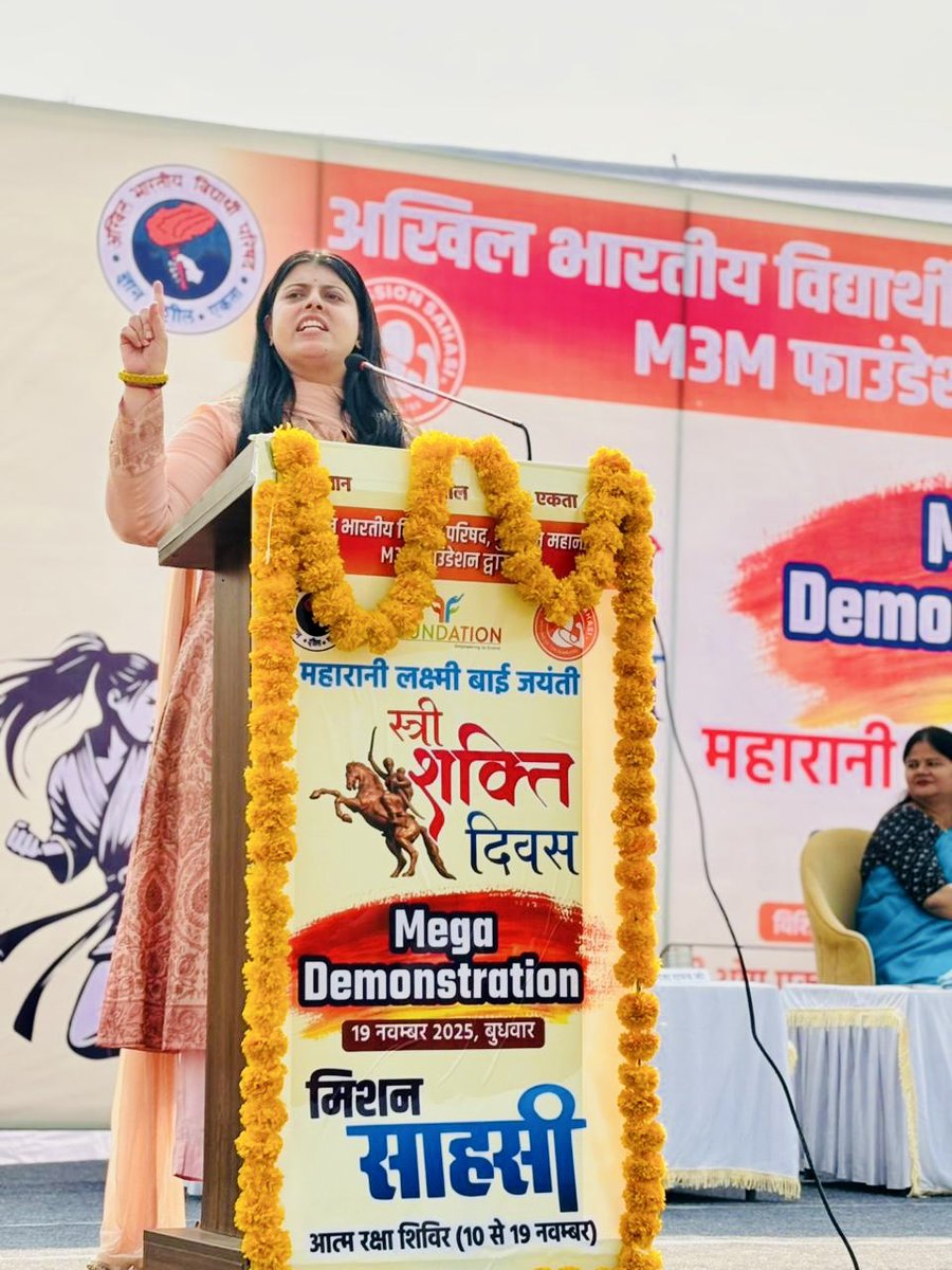 ShivangiSpeaks's tweet image. स्त्री शक्ति दिवस पर ABVP गुरुग्राम ने मिशन साहसी के तहत भव्य आत्मरक्षा प्रदर्शन आयोजित किया।
25 स्कूलों की 2500 बेटियों को आत्मरक्षा प्रशिक्षण देकर उन्हें अधिक सशक्त और आत्मविश्वासी बनाया गयाl 
Mission Sahasi - बेटियों की सुरक्षा ही नहीं, उनकी शक्ति का उत्सव भी है! 💪