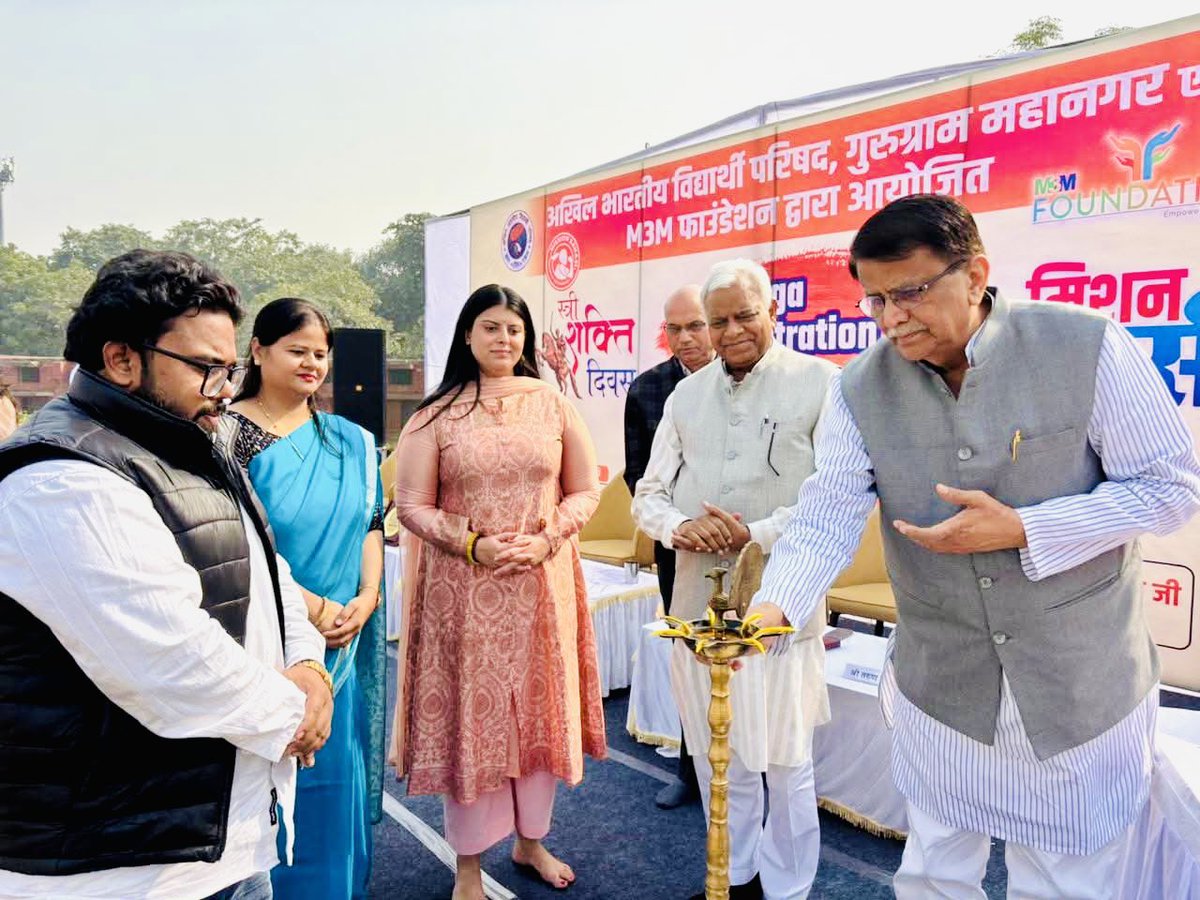 ShivangiSpeaks's tweet image. स्त्री शक्ति दिवस पर ABVP गुरुग्राम ने मिशन साहसी के तहत भव्य आत्मरक्षा प्रदर्शन आयोजित किया।
25 स्कूलों की 2500 बेटियों को आत्मरक्षा प्रशिक्षण देकर उन्हें अधिक सशक्त और आत्मविश्वासी बनाया गयाl 
Mission Sahasi - बेटियों की सुरक्षा ही नहीं, उनकी शक्ति का उत्सव भी है! 💪