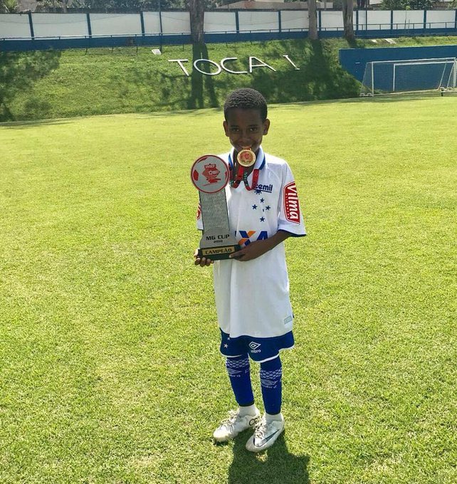 DebsSZN's tweet image. Estevão has been winning since the day he was born. 

What a baller. 💫🪄🇧🇷💙