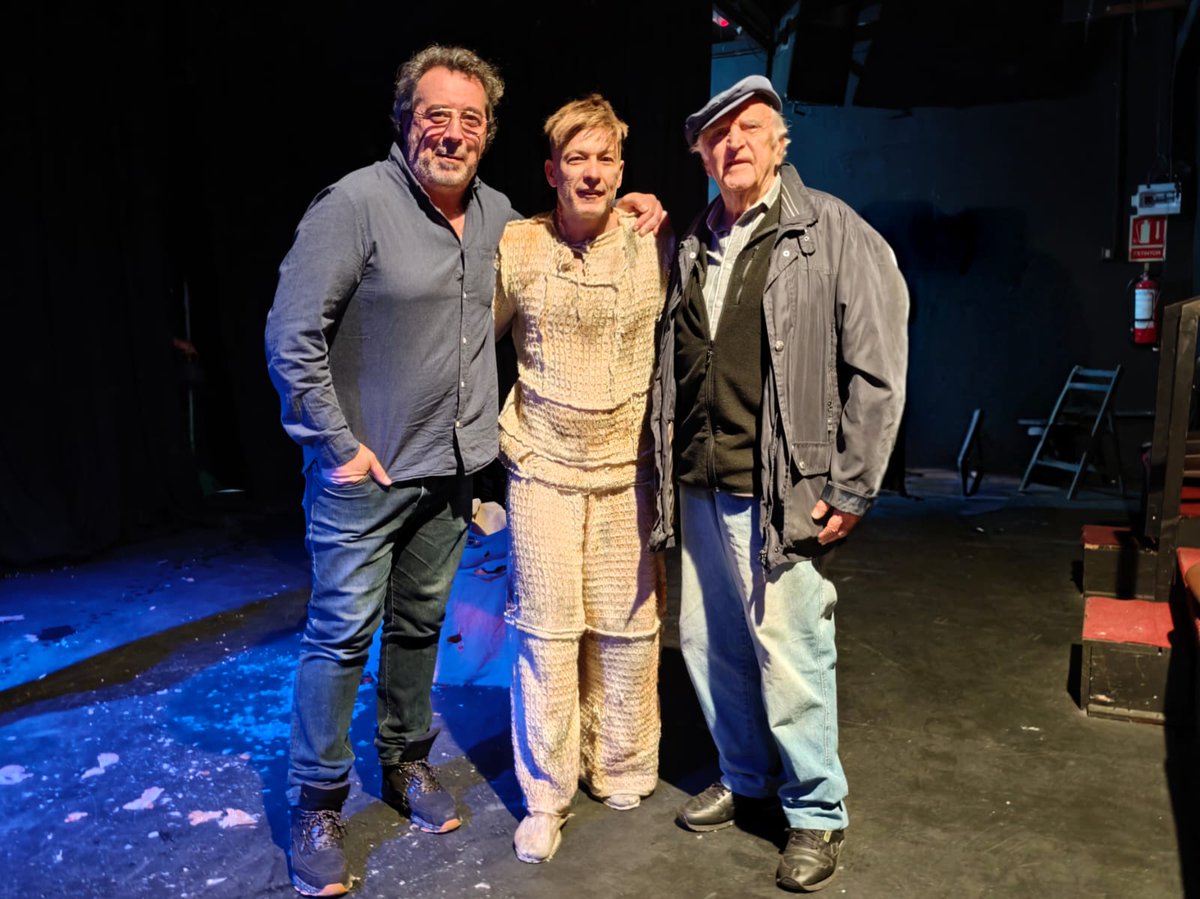 joadoldan's tweet image. No fue una función más en &quot;El Galpón&quot;.  El próximo miércoles será la última del año. &quot;El Bataraz&quot; se va para España. El &quot;Ruso&quot; dijo Presente.