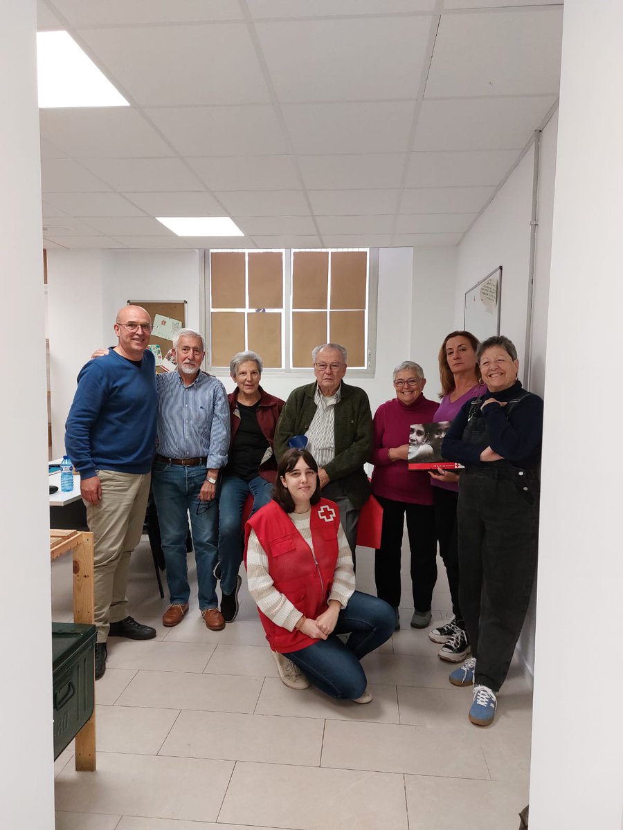 Dilluns 17 vam fer una reunió amb el  voluntariat vinculat a la Gent Gran. Amb tallers habituals, els voluntaris treballen el deteriorament  cognitiu i la soledat no desitjada. Fem tallers a Sant Vicenç, Molins i Vallirana. 
🙏Gràcies a la seva dedicació ho fem possible.