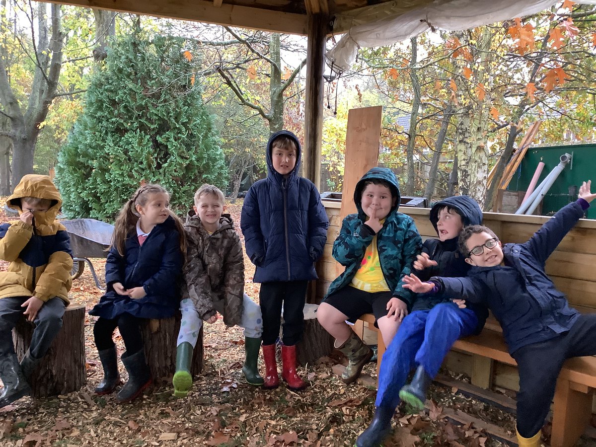 CranfordParkCE's tweet image. Linked to their topic about habitats, #Year2 learnt about different animal homes and their names. They created a squirrel&apos;s home called a drey, a beaver&apos;s home called a lodge, a mole&apos;s home called a burrow, and a nest for a hedgehog.

#forestschool #scienceisfun🔬