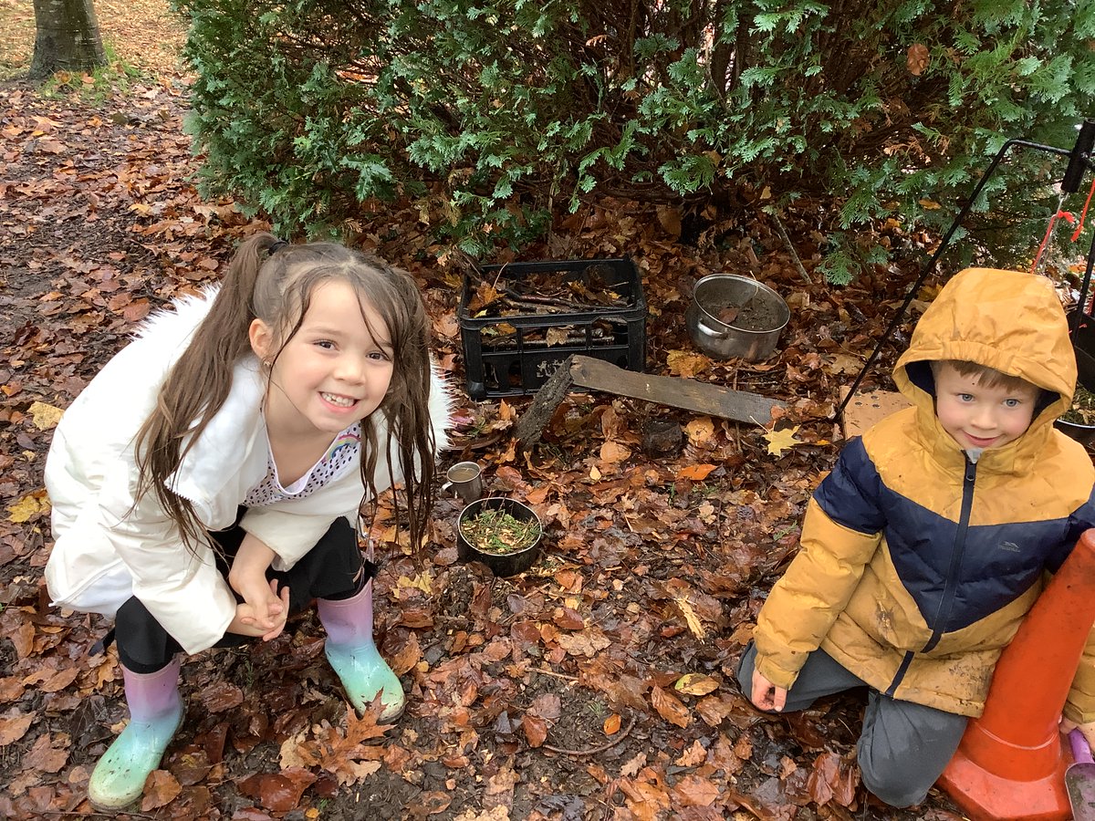 CranfordParkCE's tweet image. Linked to their topic about habitats, #Year2 learnt about different animal homes and their names. They created a squirrel&apos;s home called a drey, a beaver&apos;s home called a lodge, a mole&apos;s home called a burrow, and a nest for a hedgehog.

#forestschool #scienceisfun🔬