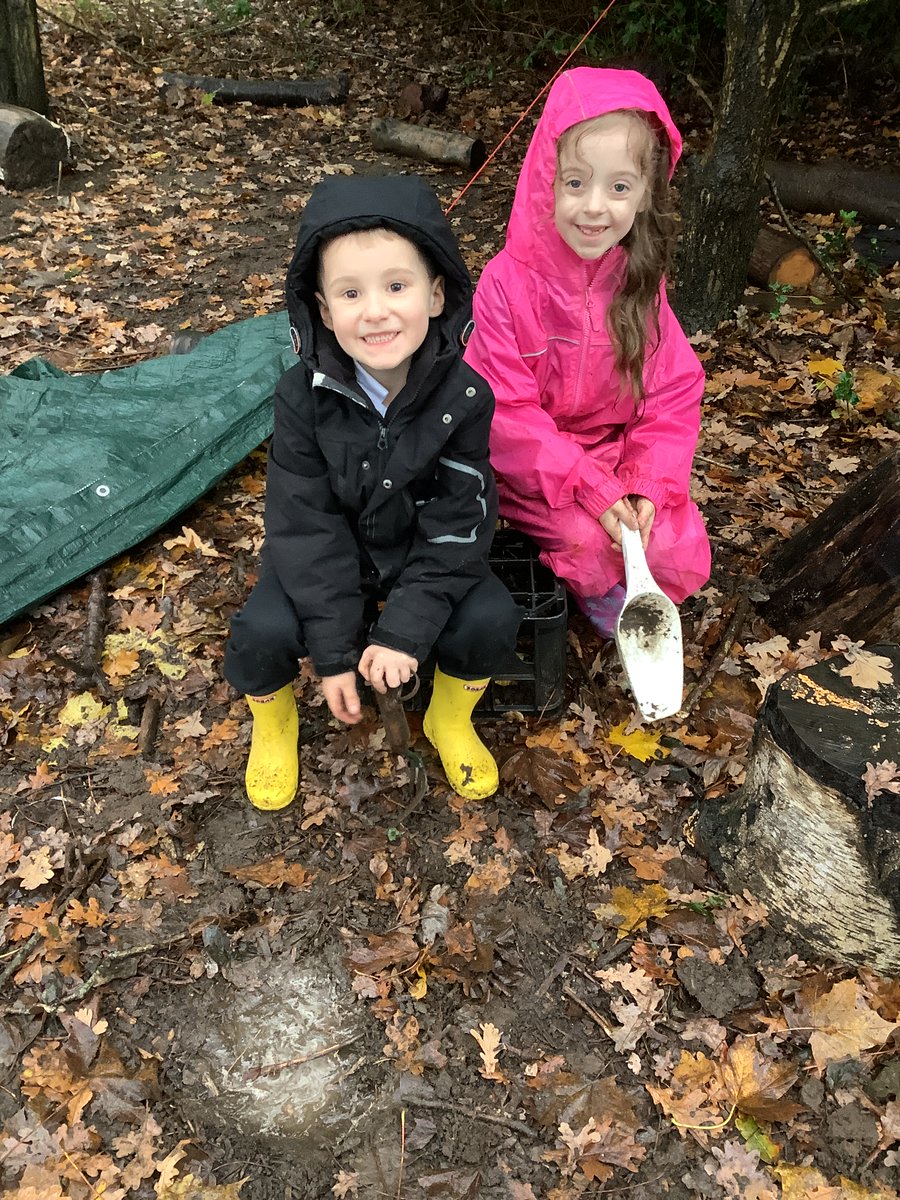 CranfordParkCE's tweet image. Linked to their topic about habitats, #Year2 learnt about different animal homes and their names. They created a squirrel&apos;s home called a drey, a beaver&apos;s home called a lodge, a mole&apos;s home called a burrow, and a nest for a hedgehog.

#forestschool #scienceisfun🔬