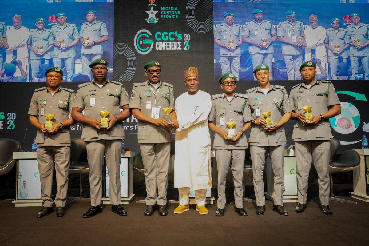 CustomsNG's tweet image. Presentation of plaques to the moderator, ACG B.O. Olomu, and the panelists — DC N.L. Adigun, DC N.I. Miko, DC G.M. Shidali, DC O.O. Afeni, and DC Ibok — for Panel 1 of the CGC’s Conference.”
#CGCConference2025
