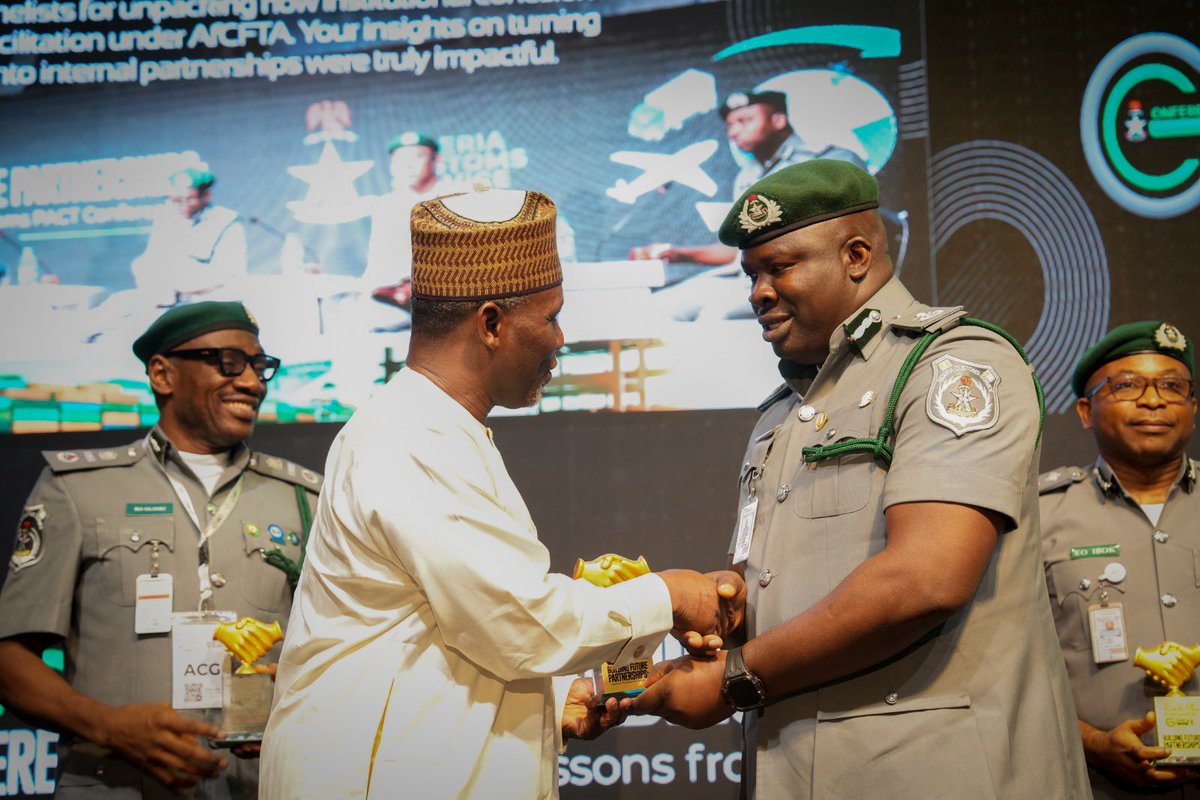 CustomsNG's tweet image. Presentation of plaques to the moderator, ACG B.O. Olomu, and the panelists — DC N.L. Adigun, DC N.I. Miko, DC G.M. Shidali, DC O.O. Afeni, and DC Ibok — for Panel 1 of the CGC’s Conference.”
#CGCConference2025