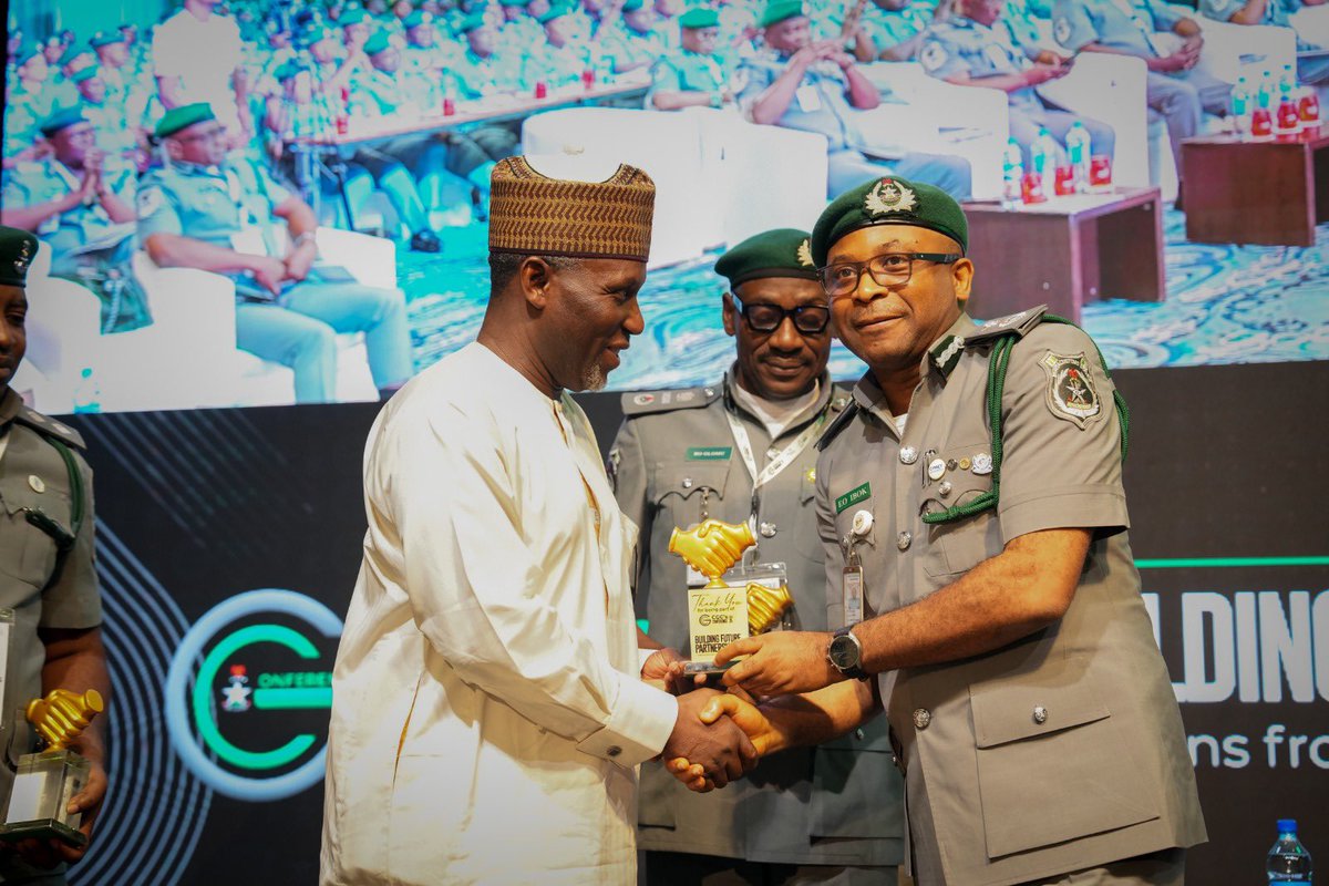 CustomsNG's tweet image. Presentation of plaques to the moderator, ACG B.O. Olomu, and the panelists — DC N.L. Adigun, DC N.I. Miko, DC G.M. Shidali, DC O.O. Afeni, and DC Ibok — for Panel 1 of the CGC’s Conference.”
#CGCConference2025