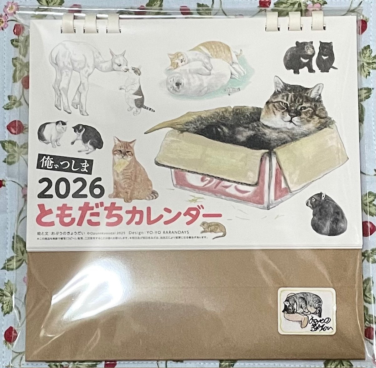 tsushimacat's tweet photo. や、どうも。
キャッツミャウブクス限定のカレンダ、袋づめをしているよ。
1500円（税ぬき）ポストカード3まいつきでキャツさん通販でうけつけしてます。
https://t.co/w8D7nb1vUD
27にちからキャツさんのお店で、23にちは文学フリマ東京41のキャツさんの場所でもうります
よろしくおねがいしますよ。 https://t.co/RUdGdhgAG5