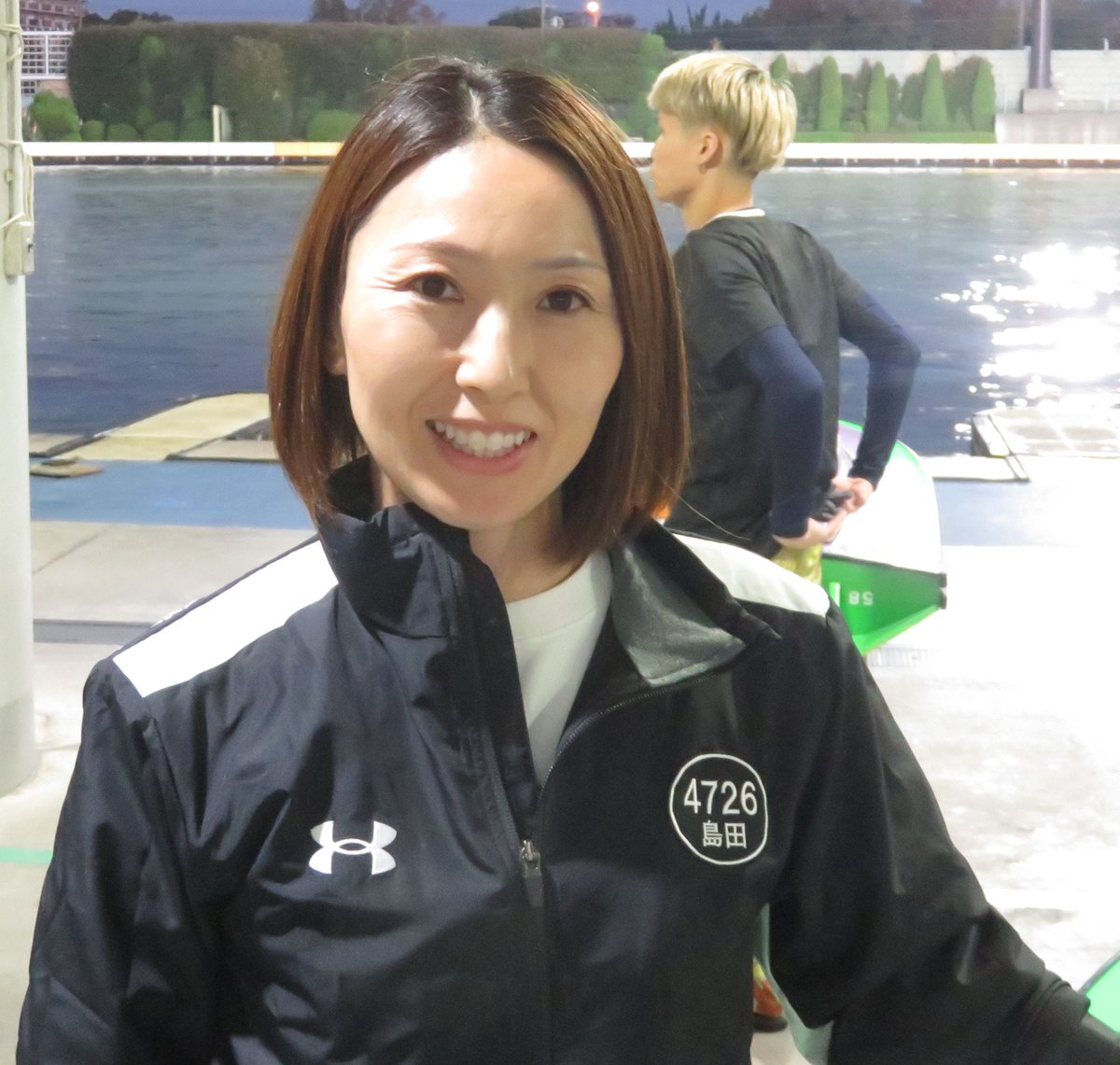 ボートレース　島田なぎさ選手使用済みサイン入り上着(当選品) 住之江ボート】 島田なぎさは84号機（複勝率37・9％）をゲット