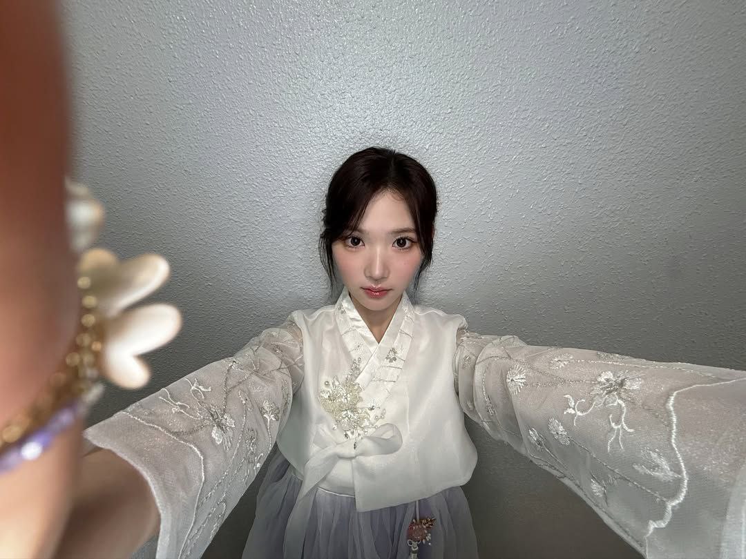 Hearts2Hearts Instagram Update more connected