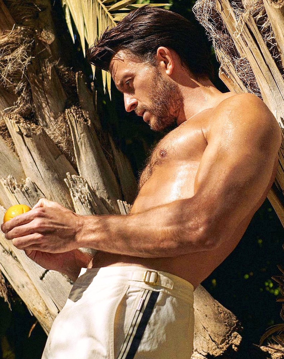 jbaycomfort's tweet photo. the sexiest man alive for a reason https://t.co/93jVkDsx7T