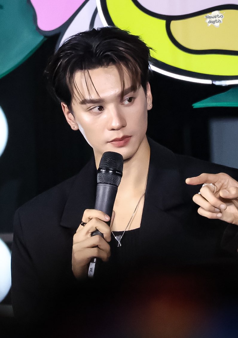 เป็นแก้วเป็นแสง สุดๆ ✨🖤 “เก่ง หฤษฎ์ ” ในงาน “Siam Center Lights Up The X’Mas Tree – The Art of ไทย Celebration Begin” 🎄

KENG TLE XMAS AT SIAM CENTER
#SiamCenterxKengTle #kengharit
#TheMagicalCelebration2026
#SiamCenterCelebration2026