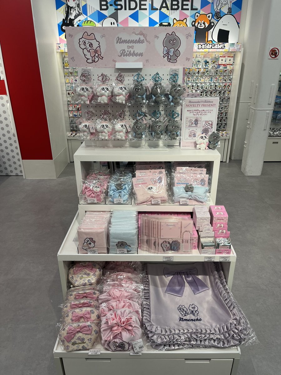 KL_shinjuku's tweet image. 🩵新宿店3F🩵

📢明日11月21日（金）より『#ンめねこ』 フェアがスタートいたします🎉✨

リボンコスチュームのンめねことうすくろのかわいいグッズが盛りだくさん🎀
ンめねこ商品を税込¥2,200以上お買い上げごとにスペシャルポストカード（全3種）をプレゼントいたします🎶🐱