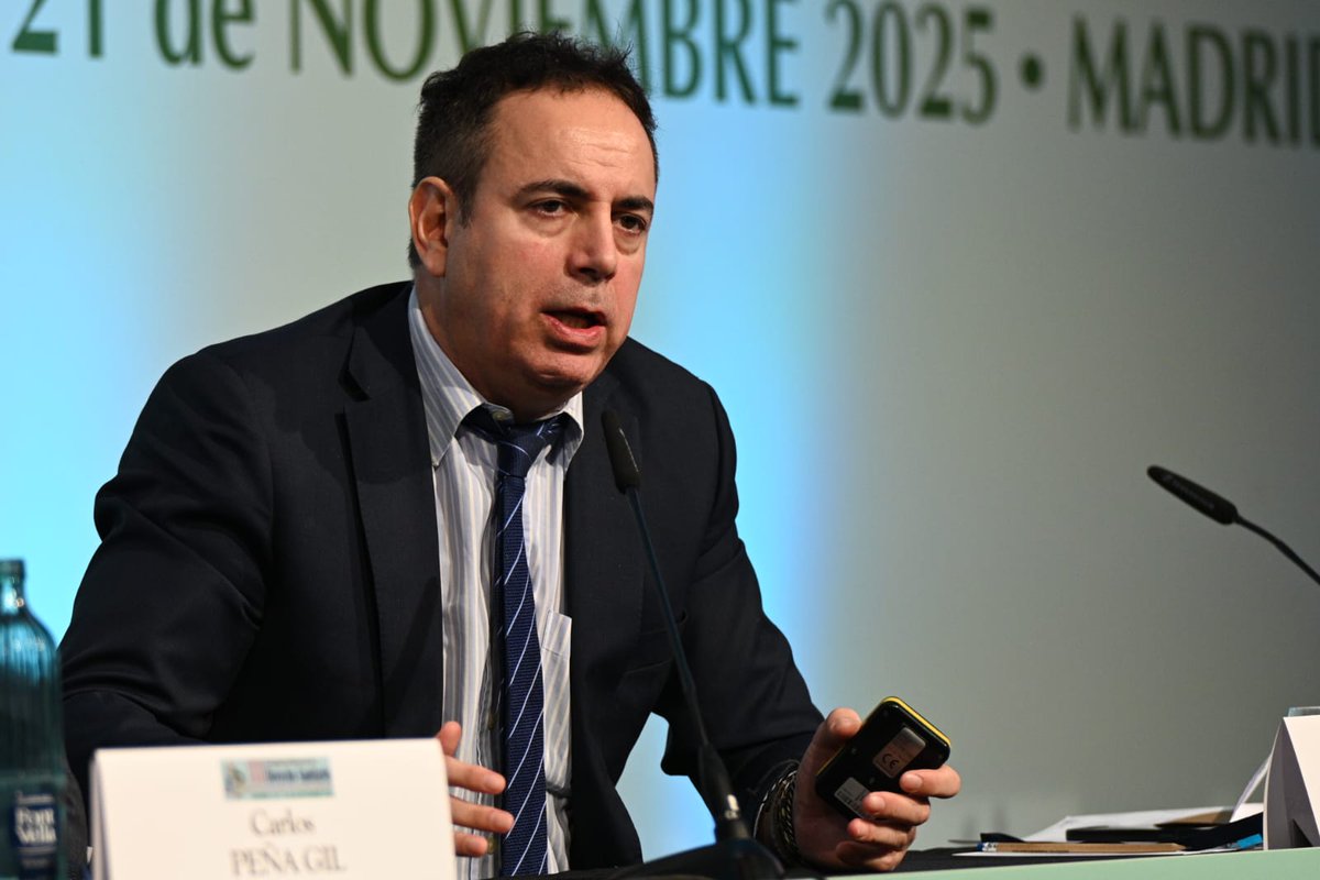 <a href="/jfmunnoz/">Juan F. Muñoz</a> <a href="/carlospenagil/">Carlos Peña Gil</a> <a href="/ISDIN/">ISDIN</a> Joaquín Cayón (<a href="/JoaquinCayon/">Joaquin Cayon</a>), jefe del Servicio Jurídico de la Consejería de Salud de Cantabria y director del Grupo de Investigación en Derecho Sanitario de IDIVAL–Universidad de Cantabria, cierra la mesa de trabajo hablando sobre la regulación de la IA en el sector sanitario,