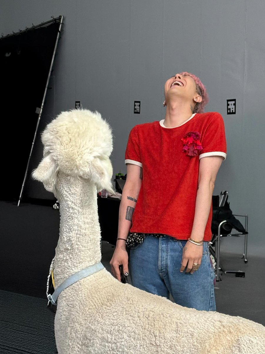 gdpdates's tweet image. THIS CUTIE! 🥰 

#GD #지드래곤 #지디 #GDRAGON