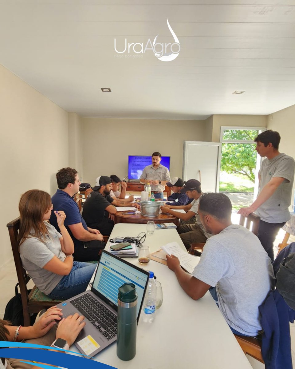 Realizamos una jornada de capacitación con nuestro equipo de postventa para fortalecer nuestra visión de servicio y seguir consolidando un trabajo integrado y de calidad.
Impulsamos espacios de formación continua para garantizar un acompañamiento eficiente  a cada productor 🫱🏻‍🫲🏼🌾