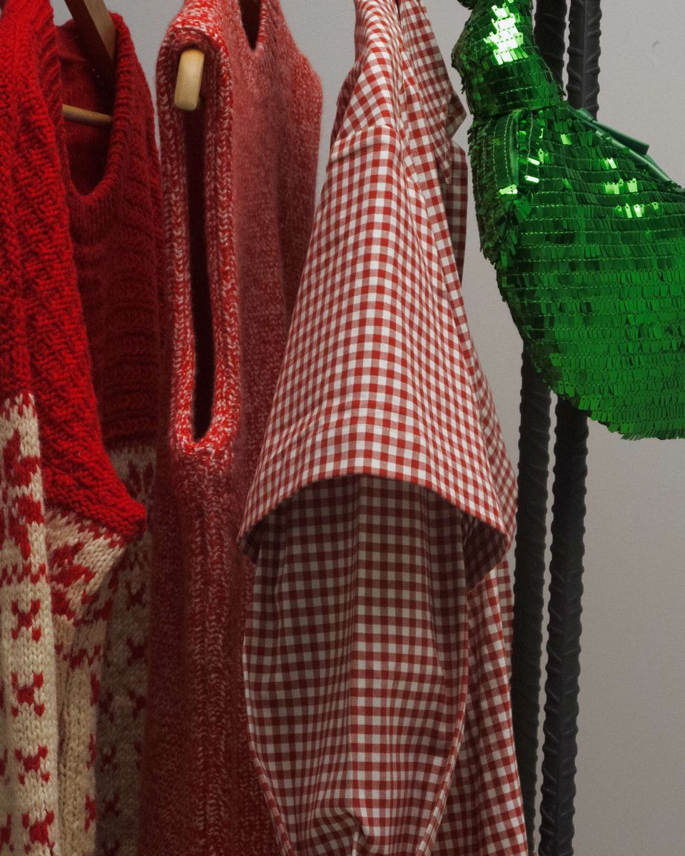 MuseumoftheHome's tweet image. Discover curated vintage, artisan jewellery, and handcrafted leather goods from our Winter Market sellers. One day only, across the Museum, on Saturday 29 November 🌟 

Get your tickets now at museumofthehome.org.uk