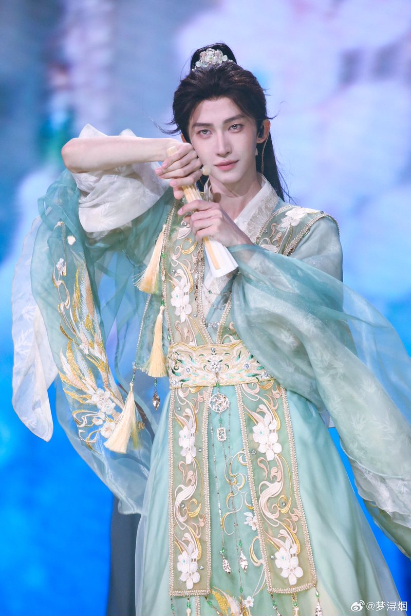 G_Charlie_Liuyu's tweet image. 20251108  公子只因见画~🍃
Cr.春入盏

#LiuYu #刘宇 #リュウユ
#리우위 #หลิวอวี่ #LưuVũ