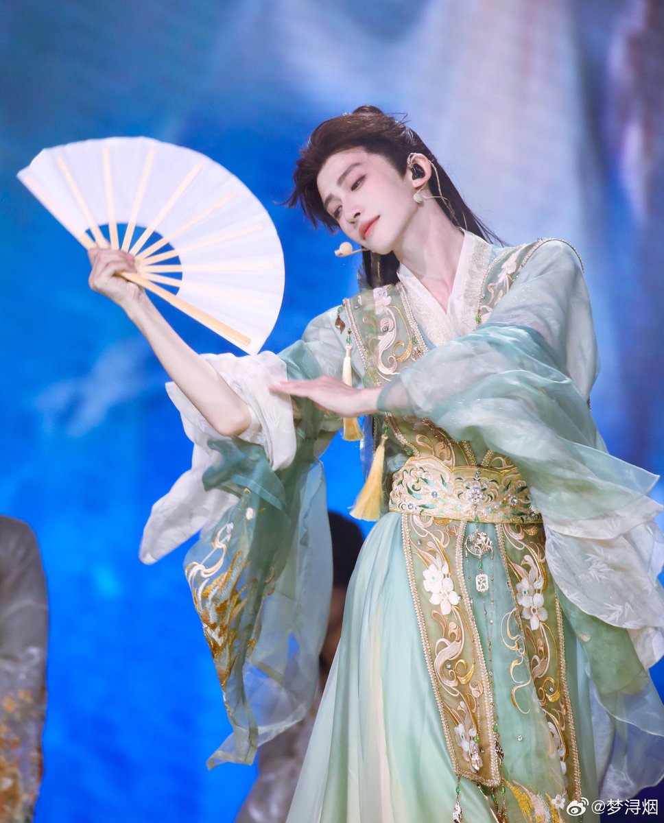 G_Charlie_Liuyu's tweet image. 20251108  公子只因见画~🍃
Cr.春入盏

#LiuYu #刘宇 #リュウユ
#리우위 #หลิวอวี่ #LưuVũ