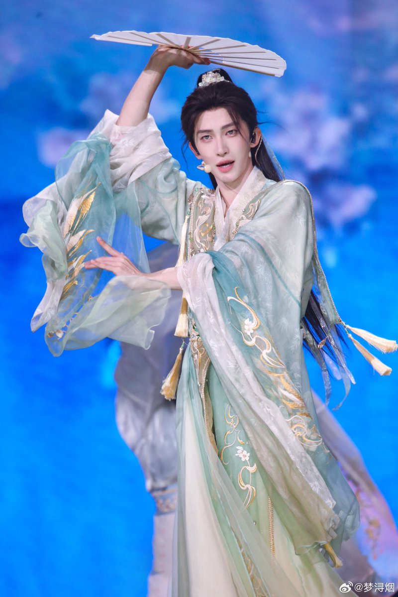 G_Charlie_Liuyu's tweet image. 20251108  公子只因见画~🍃
Cr.春入盏

#LiuYu #刘宇 #リュウユ
#리우위 #หลิวอวี่ #LưuVũ