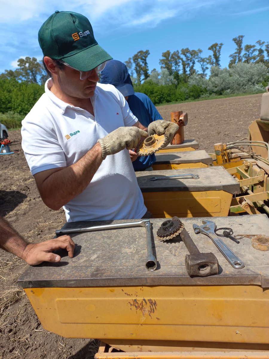 Nuestro equipo estuvo en Brandsen, compartiendo experiencias, conocimiento y pasión por lo que hacemos. 🌱

Porque creemos que estar cerca del productor es la mejor manera de potenciar cada campaña. 🤩

Estamos en el campo con vos. 🌿