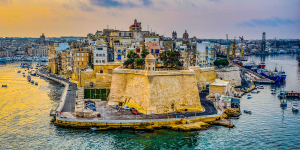 FocusGamingNews's tweet image. Flutter Entertainment moves jobs from Sky Bet to Malta amid changes in British gambling tax and market strategy. Still pays UK taxes. #FlutterEntertainment #SkyBet #BritishGamblingTax focusgn.com/sky-bet-shifts…