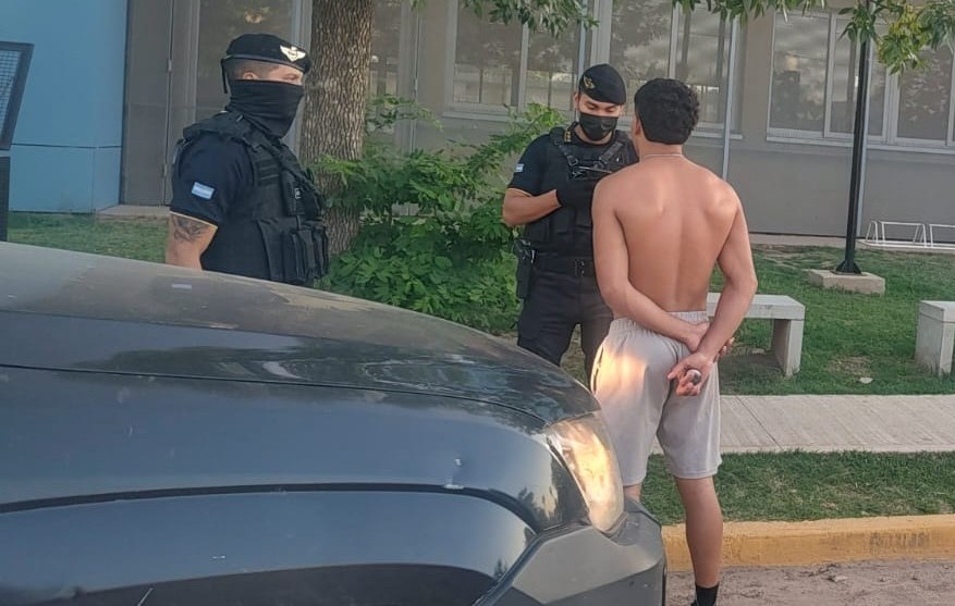FPAcba's tweet photo. 📍 #OperativoInterfuerzas | La #FPA 🦅junto a @gendarmeria, @PFAOficial, @PoliciaCbaOf y la #GuardiaLocal municipal, realizaron controles preventivos en los siguientes sectores de la ciudad de #SanFrancisco.
➡️ Barrio San Cayetano
➡️ Barrio La Milka
🛣️ Lineal Interprovincial https://t.co/VAJaOUvWG6