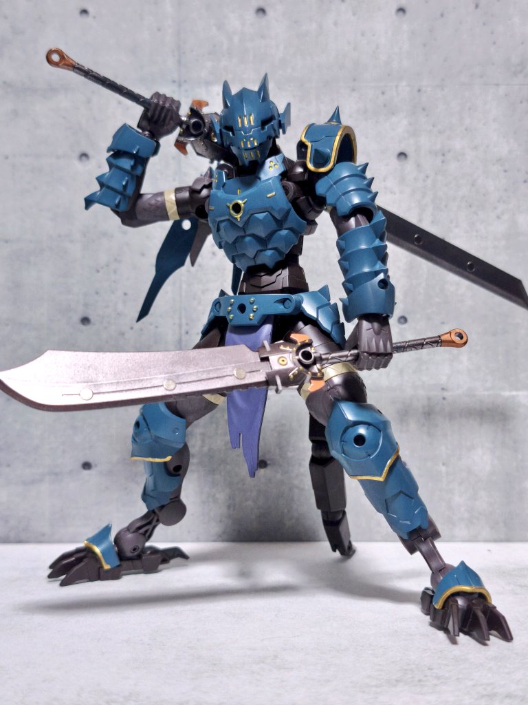 30MF ドラゴニアナイト 赤いアーマーが特徴でしたが、青系統にしたく