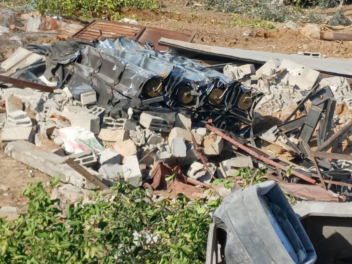 ChayasClan's tweet image. IDF: IDF Soldiers Locate an Eight-Tube Rocket Launcher Aimed Toward Israeli Territory in the Area of the Yellow Line:

Kfir Brigade forces are operating in the Yellow Line area in accordance with the ceasefire agreement and directives of the political echelon, tasked with…