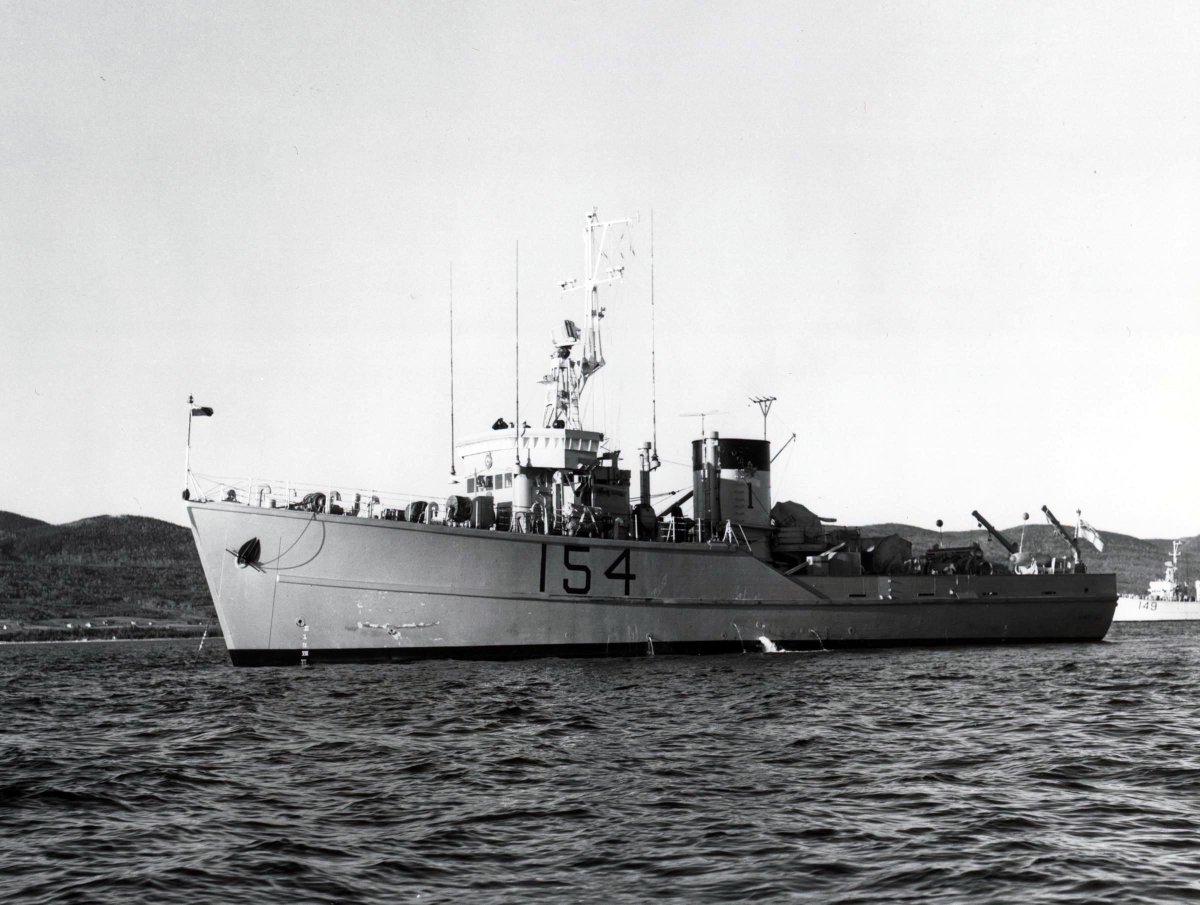 ReadyAyeReady's tweet image. HMCS RESOLUTE (Minesweeper) Built by Kingston Shipyards Ltd., she was commissioned on September 16, 1954, paid off on February 14, 1964 and declared surplus the following year.
... #RCN #Ships readyayeready.com/ships/shipview…