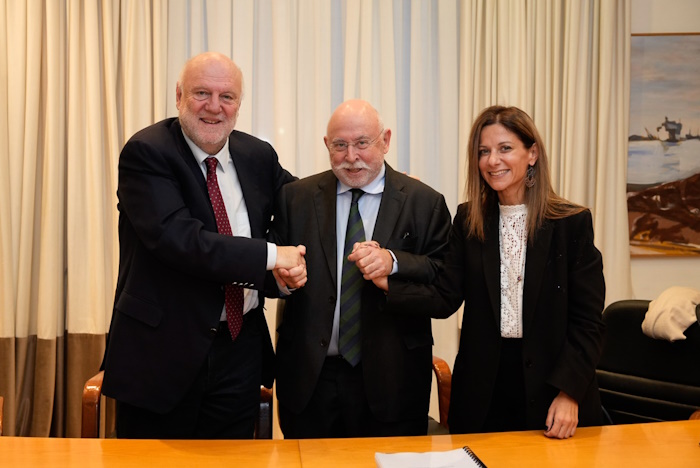 HELLENICSHIP's tweet image. ThPA S.A.: Contract signed for the expansion of Pier 6 – The largest upgrade project for the #Port of Thessaloniki begins #containers #containerships
hellenicshippingnews.com/thpa-s-a-contr…