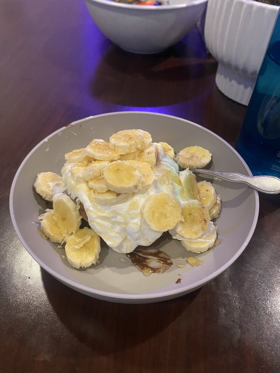 explamode's tweet image. OMAD:
Kodiak power cakes with Greek yogurt, peanut butter, banana, and honey (806)