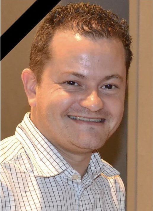 Dix ans déjà.
Aujourd’hui, nous rendons hommage à Geoffrey Dieudonné, disparu en mission au Mali.
Son souvenir reste vivant dans les gestes, les valeurs et la bienveillance qu’il a laissés derrière lui.

En pensée avec sa famille, ses proches et tous ceux qui l’ont connu.