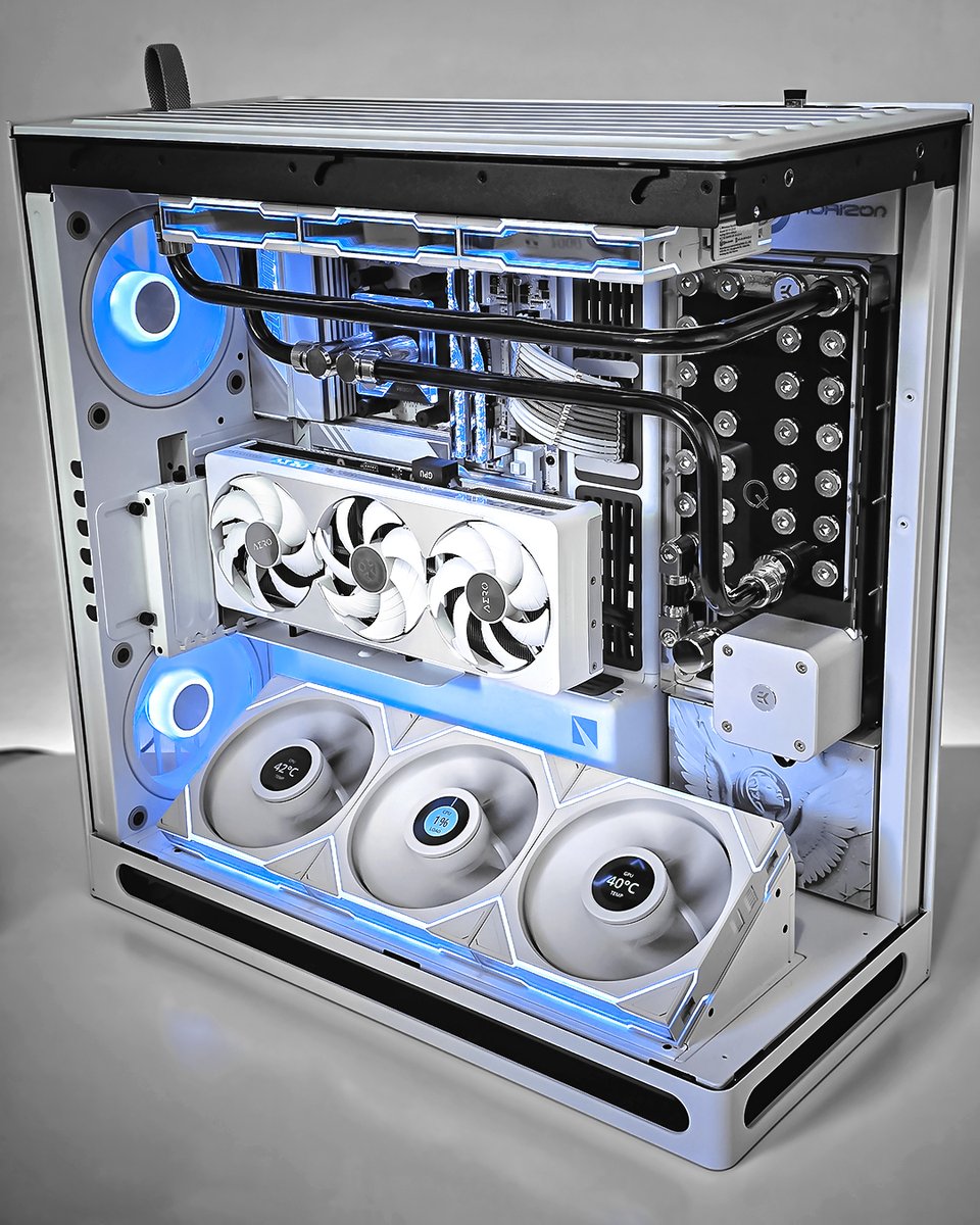 GIGABYTE_DE's tweet image. GIGABYTE AORUS AERO AI TOP GAMING POWER 😎

🔥 Specs :
GIGABYTE RTX 5080 AERO OC SFF 16G
GIGABYTE X870E AORUS PRO ICE

Dank an 💘🛠📸🎥💻: @ extreme_pc_building_community @ aorus_uk

#GIGABYTE #AORUS  #pcbuild #pcmr #pcgaming #gamer #gaming #casemod