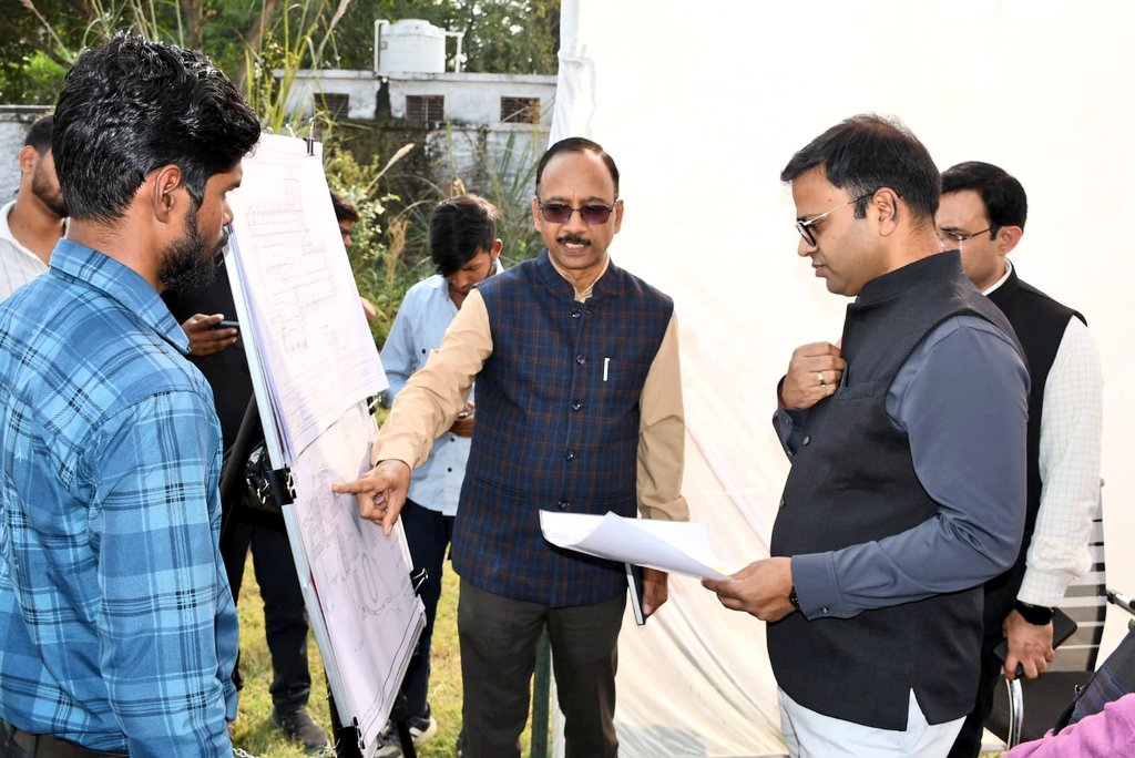 dm_firozabad's tweet image. जिलाधिकारी @RameshRanjanIAS ने पुलखड़ीत, विकासखण्ड एका में ₹25 करोड़ की लागत से बनाए जा रहे मुख्यमंत्री मॉडल कंपोजिट विद्यालय का निरीक्षण किया एवं संबंधित अधिकारियों को शत-प्रतिशत योगदान देने के निर्देश दिए। @CMOfficeUP @UPGovt @ChiefSecyUP @InfoDeptUP