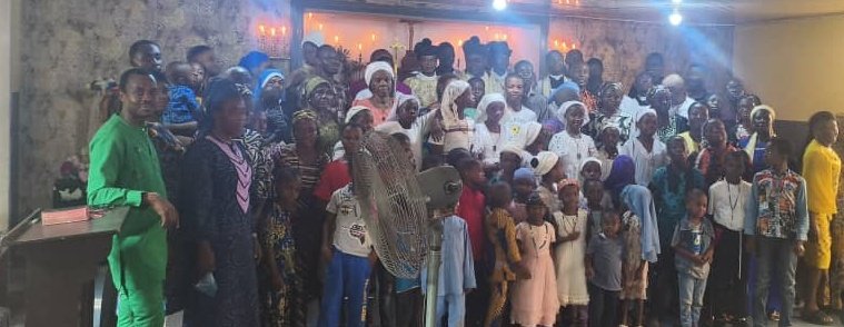 FrOkerulu's tweet image. Pictures taken after the 40hours Devotion conducted by the Society of Traditional Roman Catholics, STRC, in Nekede, Owerri, Imo State, Nigeria. 

We prayed for you all! For the triumph of Christ the King in our souls, in society especially Nigeria and in all the world.