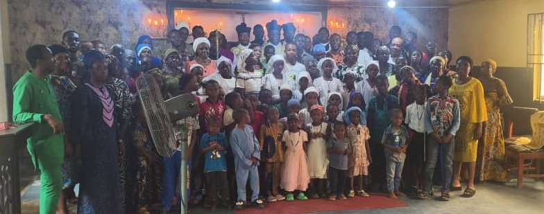 FrOkerulu's tweet image. Pictures taken after the 40hours Devotion conducted by the Society of Traditional Roman Catholics, STRC, in Nekede, Owerri, Imo State, Nigeria. 

We prayed for you all! For the triumph of Christ the King in our souls, in society especially Nigeria and in all the world.