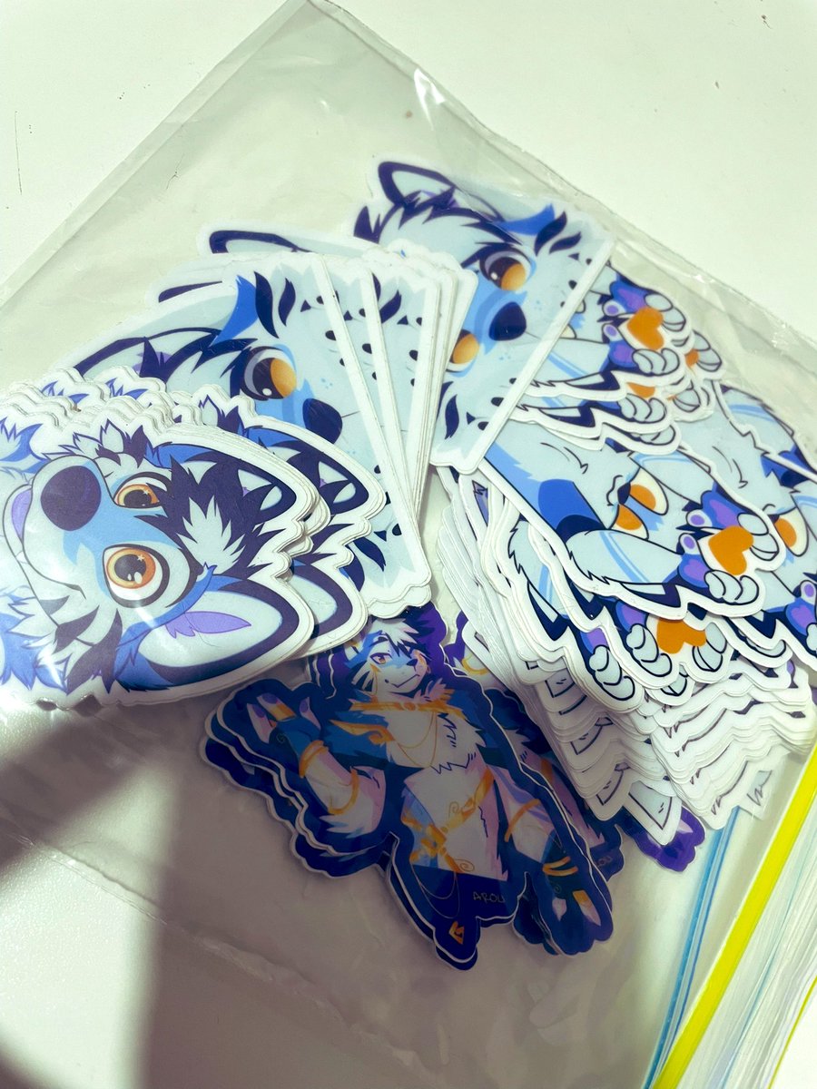 I’ll be with <a href="/durn_dragon/">That God-dang Durg Burg</a> all weekend at FurcoNZ!
If you spot him, I’ll be there. With a ton of Arou stickers to hand out :3