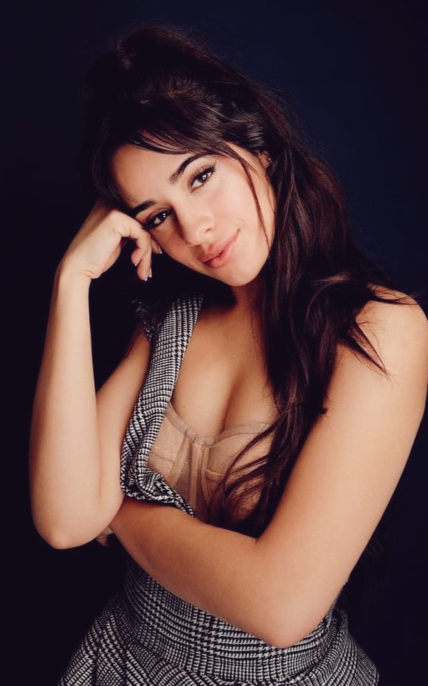 JasminaA58015's tweet image. ❣️Smile mode on with a blend of chaos and charm❣️💋